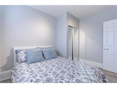 31 Dickson Street, Hamilton, ON - Indoor Photo Showing Bedroom