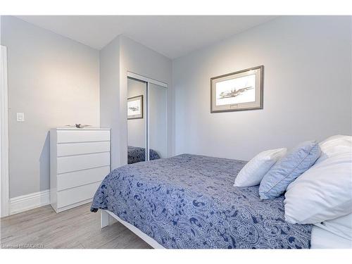 31 Dickson Street, Hamilton, ON - Indoor Photo Showing Bedroom