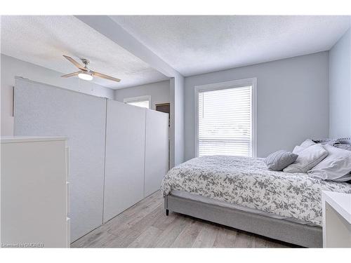 31 Dickson Street, Hamilton, ON - Indoor Photo Showing Bedroom