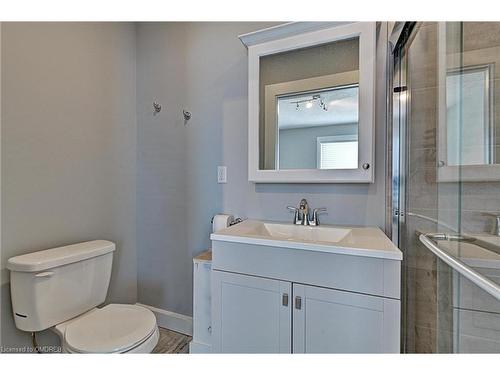 31 Dickson Street, Hamilton, ON - Indoor Photo Showing Bathroom
