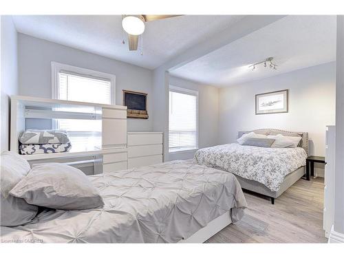 31 Dickson Street, Hamilton, ON - Indoor Photo Showing Bedroom