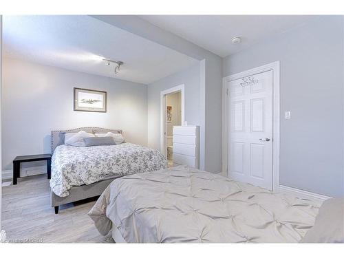 31 Dickson Street, Hamilton, ON - Indoor Photo Showing Bedroom