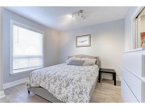 31 Dickson Street, Hamilton, ON - Indoor Photo Showing Bedroom