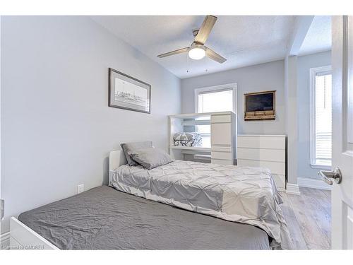 31 Dickson Street, Hamilton, ON - Indoor Photo Showing Bedroom