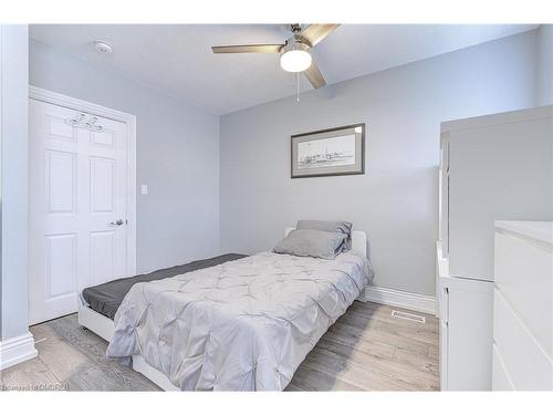 31 Dickson Street, Hamilton, ON - Indoor Photo Showing Bedroom