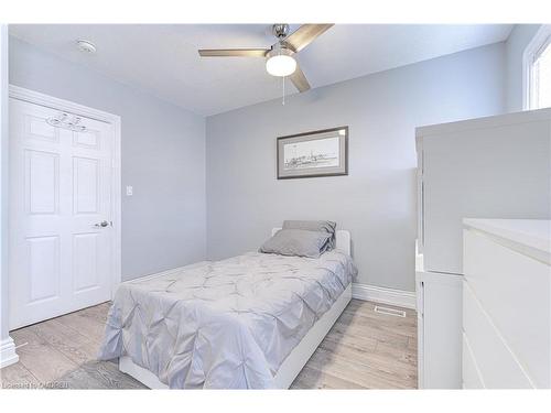 31 Dickson Street, Hamilton, ON - Indoor Photo Showing Bedroom