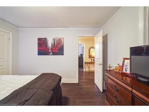 415 Vellore Park Avenue, Vaughan, ON - Indoor Photo Showing Bedroom