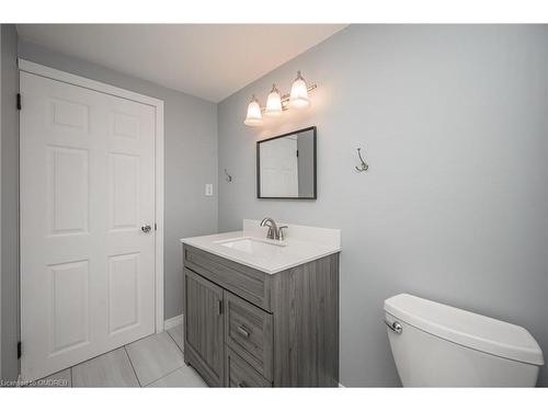 25 Sharpe Avenue, Welland, ON - Indoor Photo Showing Bathroom
