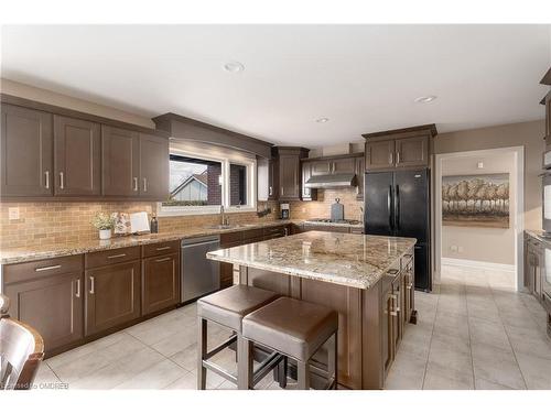 13 Connor Court, Hamilton, ON - Indoor Photo Showing Kitchen With Upgraded Kitchen