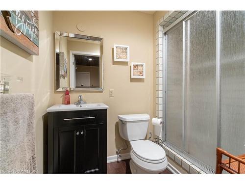 13 Connor Court, Hamilton, ON - Indoor Photo Showing Bathroom