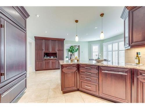 2171 Dunvegan Avenue, Oakville, ON - Indoor Photo Showing Kitchen With Upgraded Kitchen