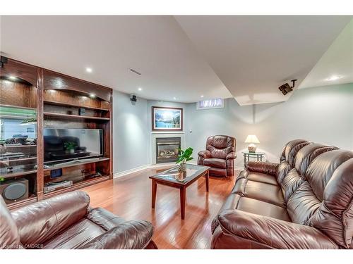 2171 Dunvegan Avenue, Oakville, ON - Indoor Photo Showing Living Room