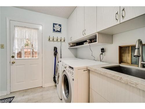1380 Merrybrook Lane, Oakville, ON - Indoor Photo Showing Laundry Room