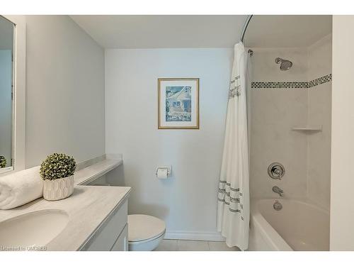 704-1230 Marlborough Court, Oakville, ON - Indoor Photo Showing Bathroom