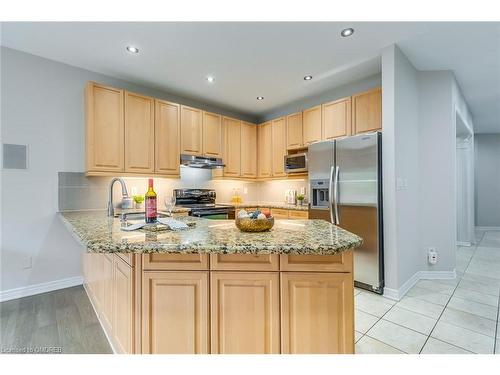 1207 Agram Drive, Oakville, ON - Indoor Photo Showing Kitchen With Upgraded Kitchen