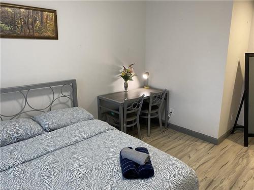 369-258C Sunview Street, Waterloo, ON - Indoor Photo Showing Bedroom