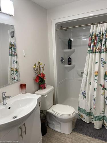 369-258C Sunview Street, Waterloo, ON - Indoor Photo Showing Bathroom