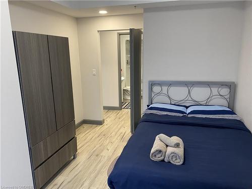 369-258C Sunview Street, Waterloo, ON - Indoor Photo Showing Bedroom