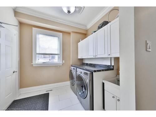 1841 Hindhead Road, Mississauga, ON - Indoor Photo Showing Laundry Room