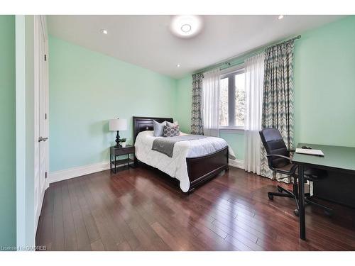 1841 Hindhead Road, Mississauga, ON - Indoor Photo Showing Bedroom