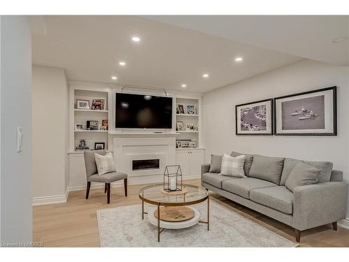 823 Partridge Drive, Burlington, ON - Indoor Photo Showing Living Room