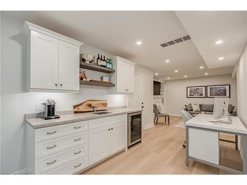 823 Partridge Drive, Burlington, ON - Indoor Photo Showing Kitchen
