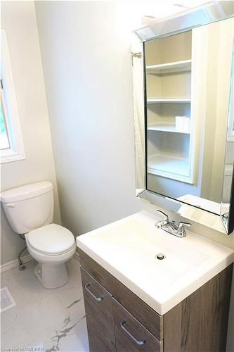 1071 Scott Avenue, Oakville, ON - Indoor Photo Showing Bathroom