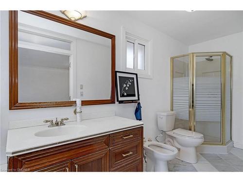 520 Sir Richards Road, Mississauga, ON - Indoor Photo Showing Bathroom
