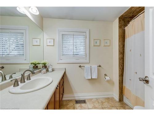 2190 Constance Drive, Oakville, ON - Indoor Photo Showing Bathroom