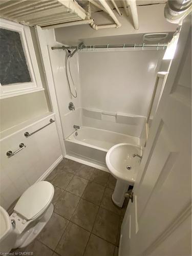 480-484 Weller Street, Peterborough, ON - Indoor Photo Showing Bathroom