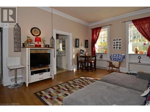 480-484 Weller Street, Peterborough, ON - Indoor Photo Showing Living Room