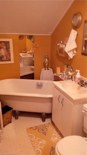 480-484 Weller Street, Peterborough, ON - Indoor Photo Showing Bathroom