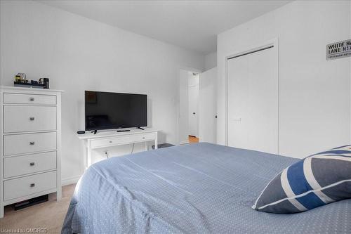 4 Parkdale Crescent, Fonthill, ON - Indoor Photo Showing Bedroom