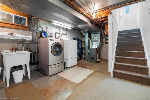 4 Parkdale Crescent, Fonthill, ON - Indoor Photo Showing Laundry Room