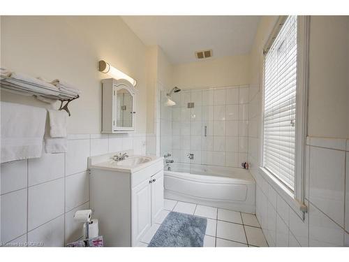 239 Main Street E, Grimsby, ON - Indoor Photo Showing Bathroom