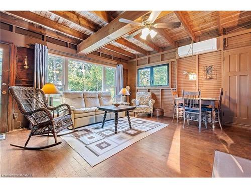 3020 Portage Trail, Ridgeway, ON - Indoor Photo Showing Living Room