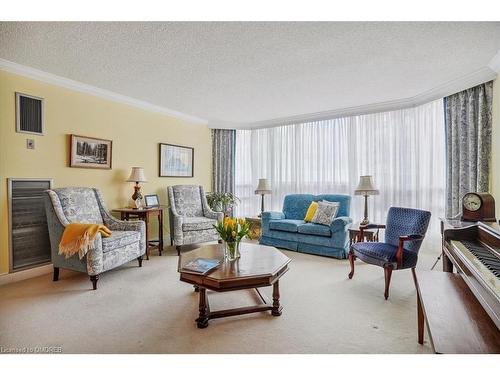 1704-2180 Marine Drive, Oakville, ON - Indoor Photo Showing Living Room