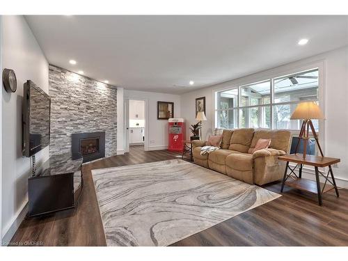 192 Niven Road, Niagara-On-The-Lake, ON - Indoor Photo Showing Living Room With Fireplace