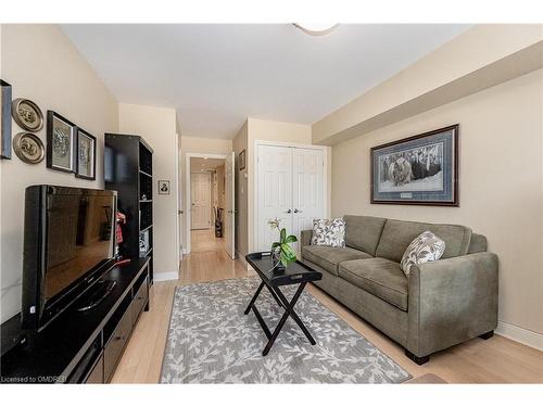201-2170 Marine Drive, Oakville, ON - Indoor Photo Showing Living Room