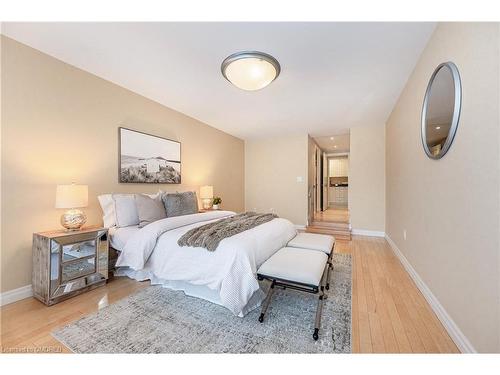 201-2170 Marine Drive, Oakville, ON - Indoor Photo Showing Bedroom