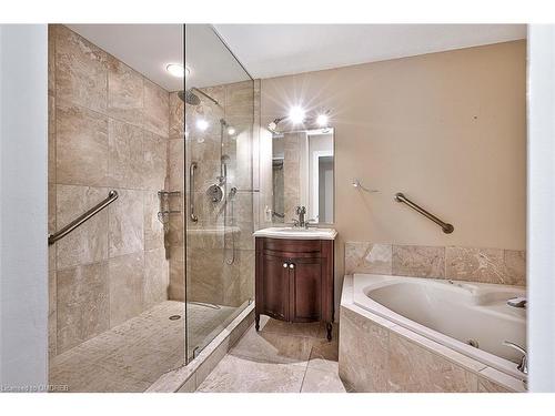 407-100 Bronte Road, Oakville, ON - Indoor Photo Showing Bathroom