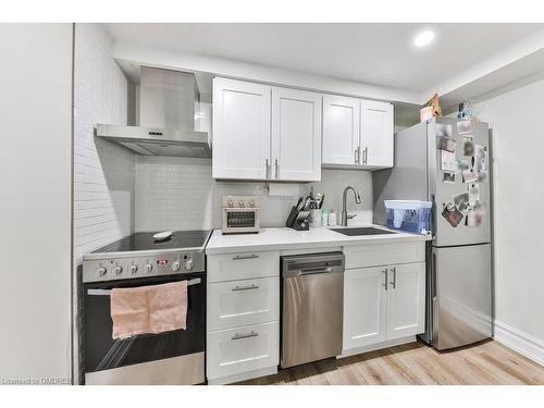 907-40 Scollard Street, Toronto, ON - Indoor Photo Showing Kitchen With Stainless Steel Kitchen