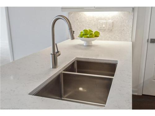 309-3028 Creekshore Common, Oakville, ON - Indoor Photo Showing Kitchen With Double Sink
