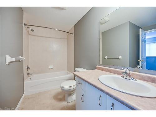 211 Snowdrop Crescent, Kitchener, ON - Indoor Photo Showing Bathroom
