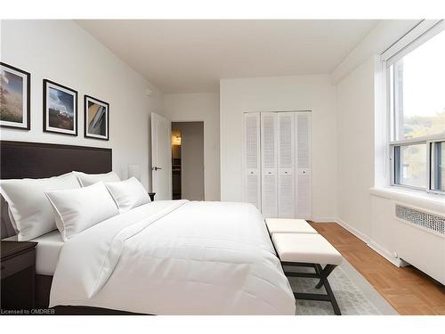 312-755 Avenue Road, Toronto, ON - Indoor Photo Showing Bedroom