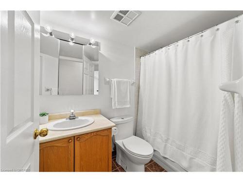626-3 Ellesmere Street, Richmond Hill, ON - Indoor Photo Showing Bathroom
