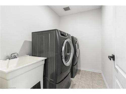 32 Doreen Drive Drive, Thorold, ON - Indoor Photo Showing Laundry Room