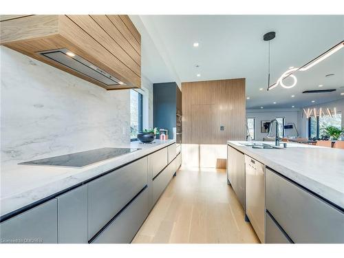 2174 Elmhurst Avenue, Oakville, ON - Indoor Photo Showing Kitchen With Upgraded Kitchen