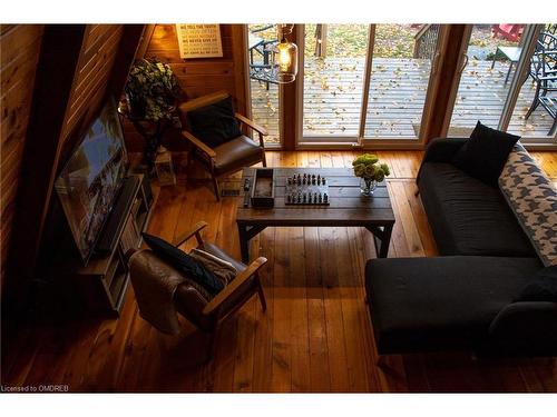 25 Derner Line, Dunnville, ON - Indoor Photo Showing Living Room