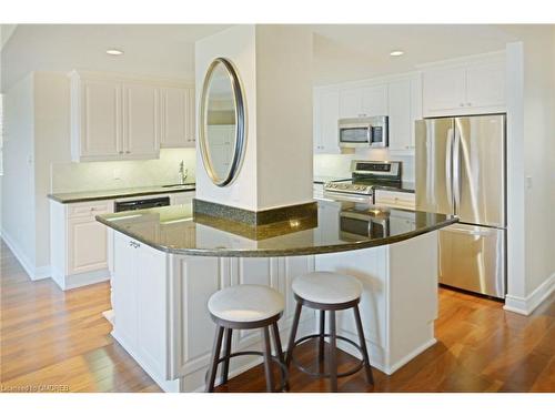 605-1477 Lakeshore Road, Burlington, ON - Indoor Photo Showing Kitchen With Upgraded Kitchen